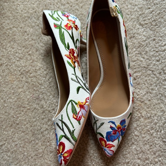Tory Burch White Embroidered Floral Pointed-Toe Flats - Picture 3 of 5